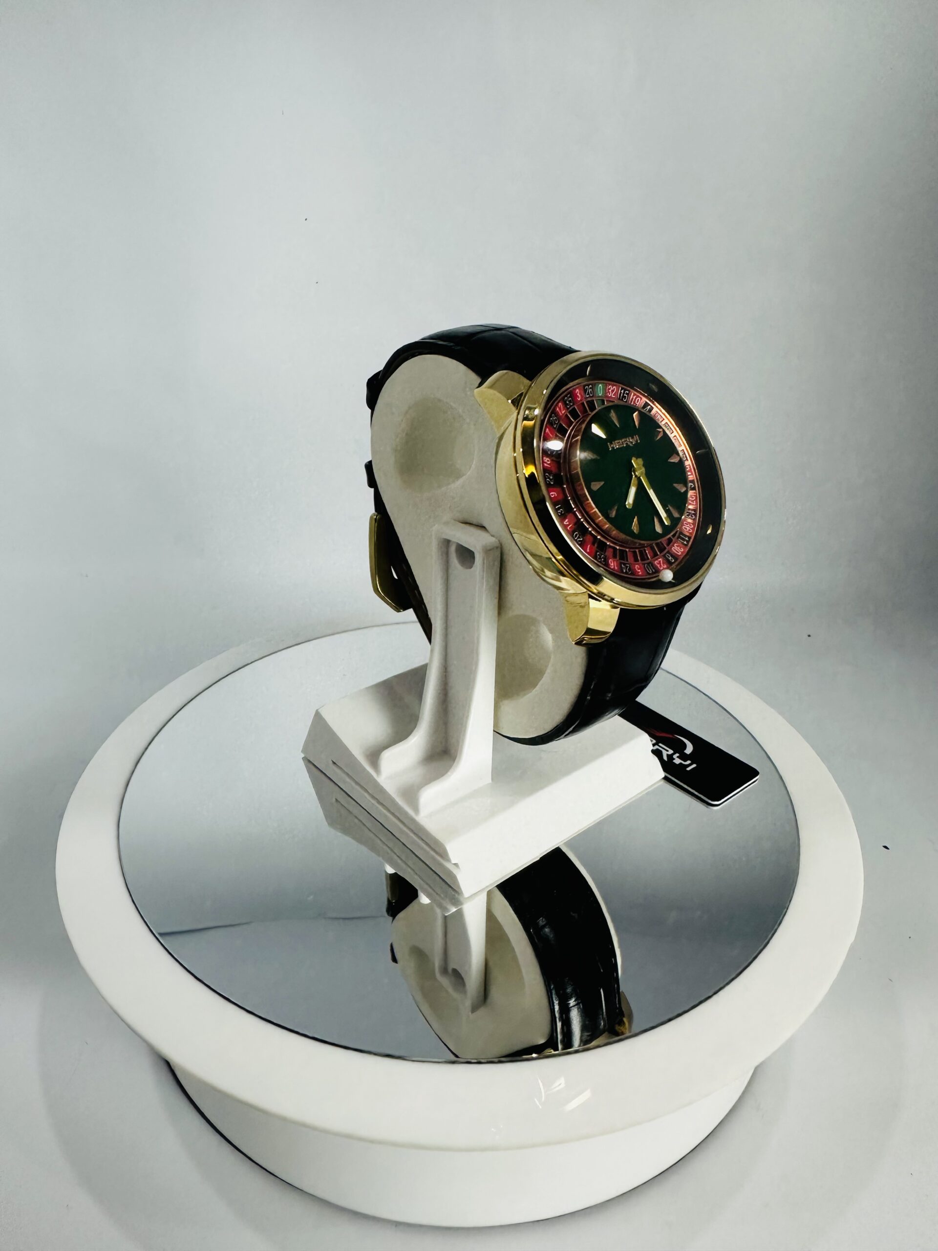 Heryi Casino-Style with Black Leather Strap