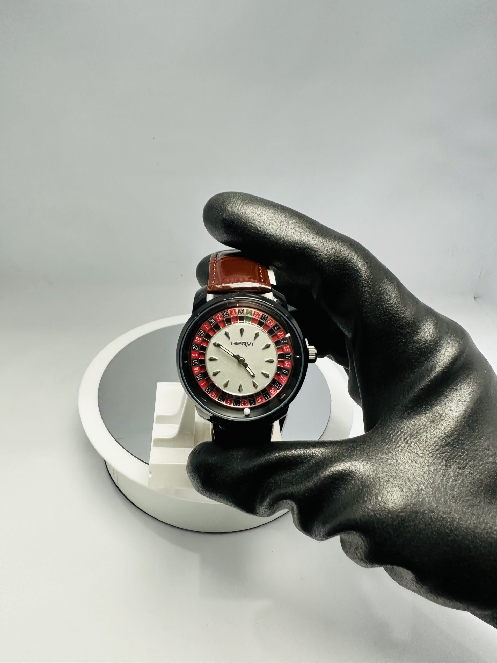 Heryi Casino-Style with Brown Leather Strap