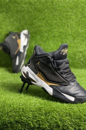 Nike Air Jordan Max Aura 4 Sneaker (black & Golden)