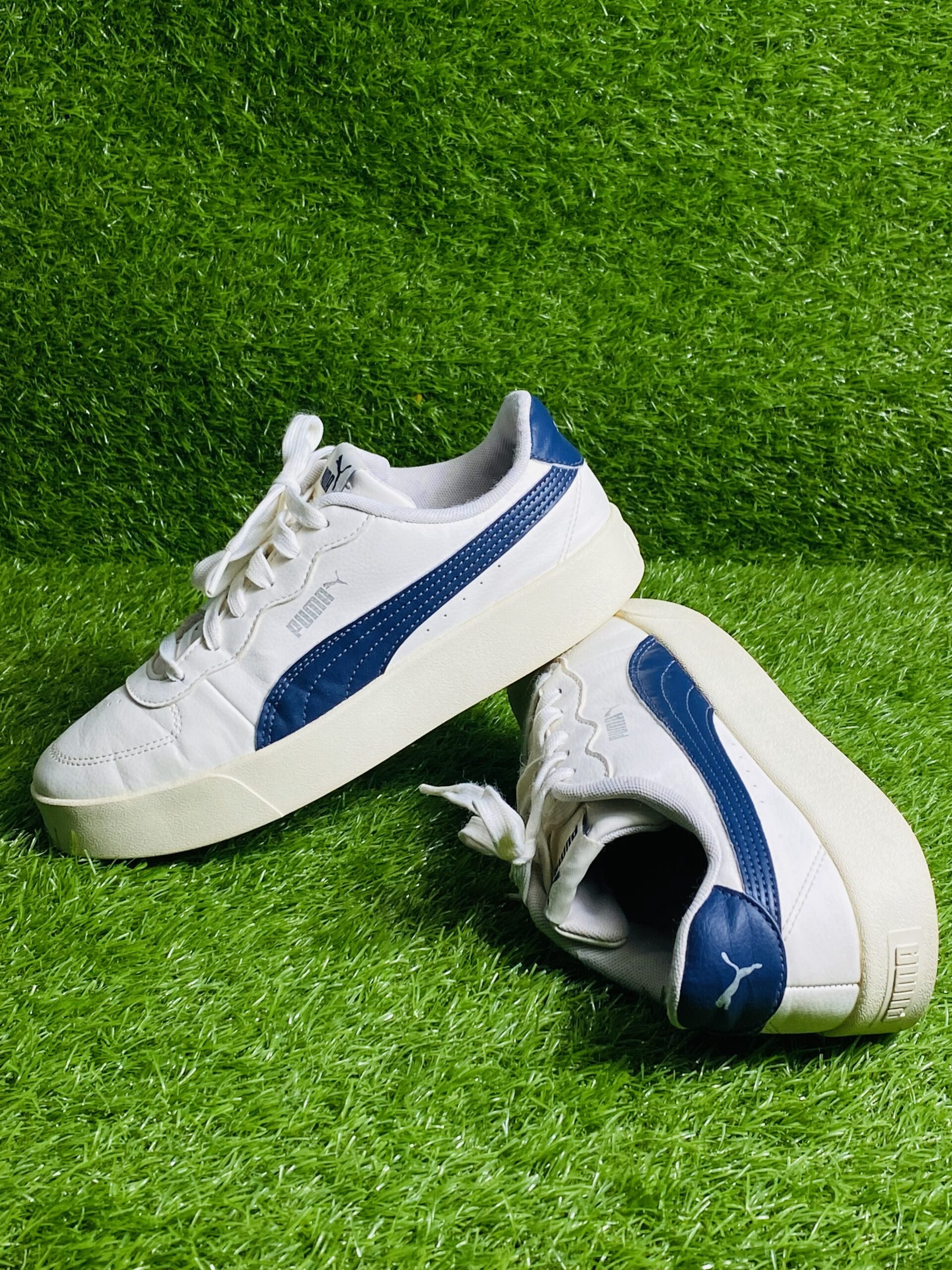 white and navy Puma Skye - Image 2