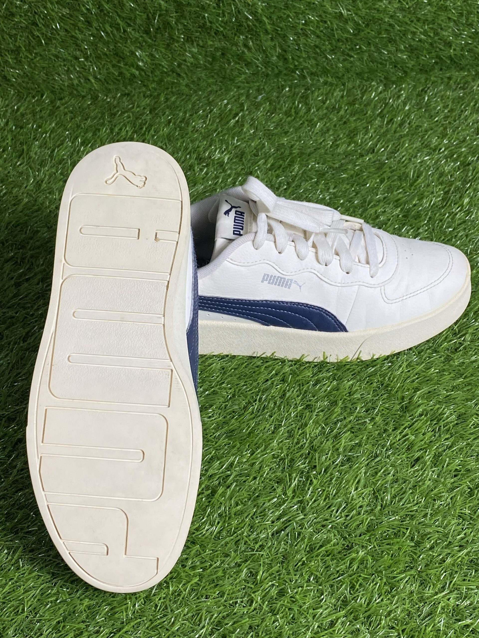 white and navy Puma Skye - Image 5