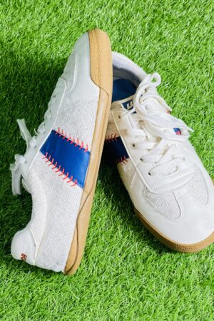 casual lace-up sneaker (gum sole)